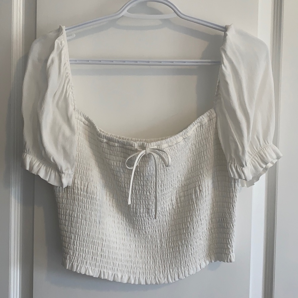 SOLD 🔥 Wilfred White Crop Top